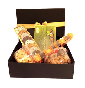 KOSHER GIT BOX WITH CHOCOLATES, CREMES  AND NUTS. IDEAL FOR PURIM MISHLOACH MANOT, SHIVA GIFTS,  CORPORATE GIFTS. FREE DELIVERY THROUGHOUT THE UK.