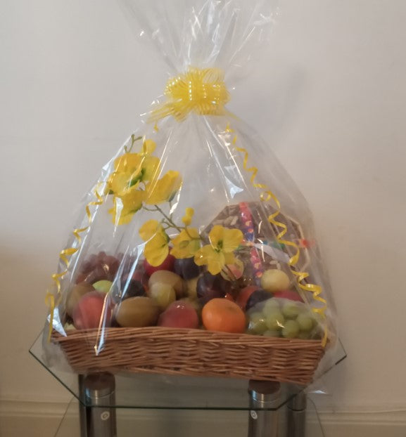 Purim Kosher Wine Or Lemoncello Liqueur Fruit Basket Gift For Any Occasion. A Refreshing Extra Large Fruit Basket With French Wine Or Lemoncello Liqueur.   Chateauneuf-Du-Pape Wine, Chablis Wine. Ideal for Purim, Mazal Tov. Delivered London.