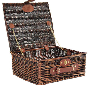 LUXURY HAMPER. EXQUISITE WICKER HAMPER WITH WHISKY, WINES, LIQUEURS, NUTS, CHOCOLATE, FLORENTINES AND ORANGE DIPPED IN CHOCOLATE.  KOSHER AND GLUTEN FREE. DELIVERED THROUGHOUT LONDON AND THE UK