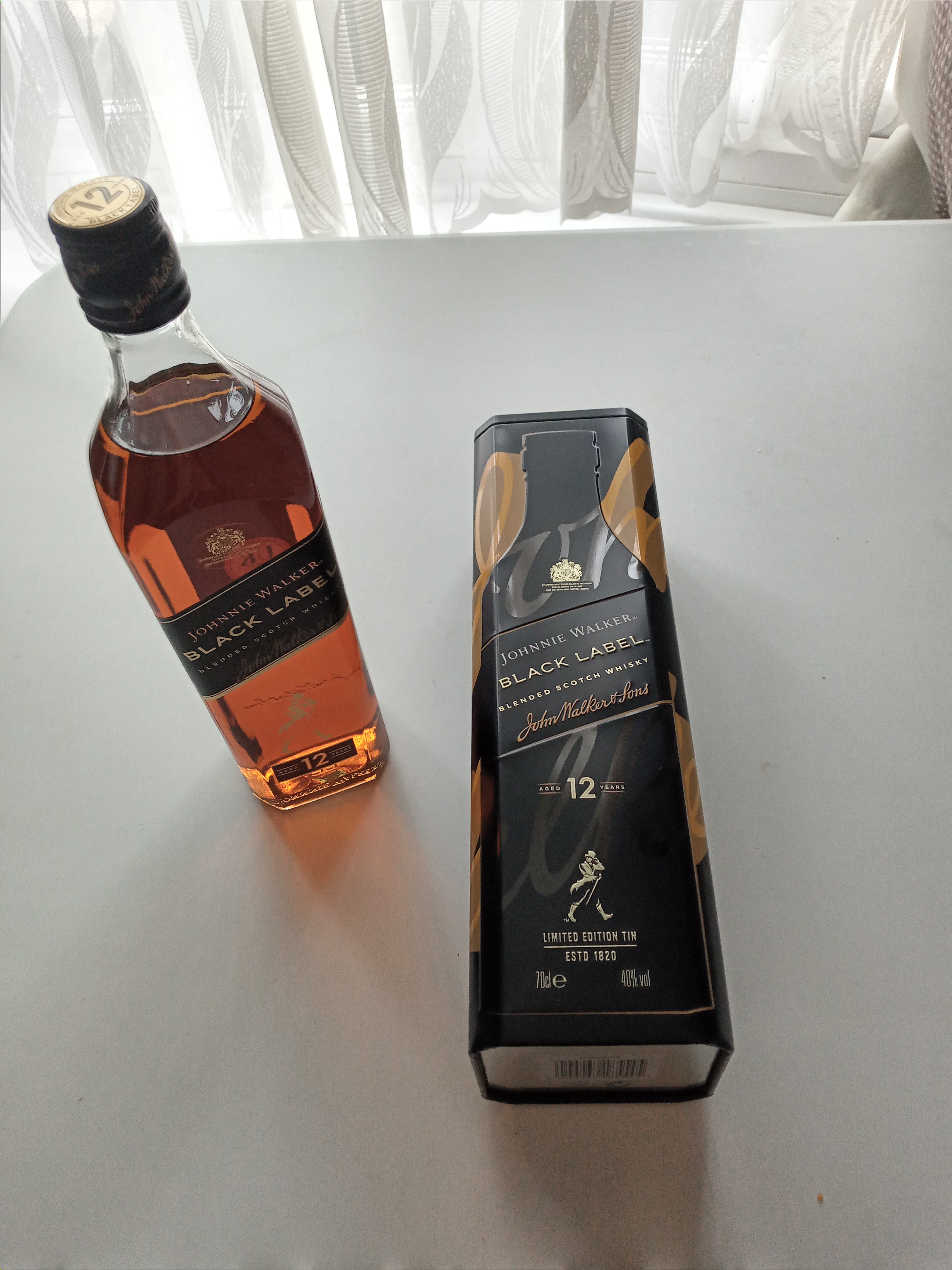 Johnnie Walker Black Label 12 Year Old Whisky Gift Box With Nuts And Chocolate. Kosher, Gluten Free & Vegan. PURIM, BIRTHDAY, CHANUKAH, CORPORATE GIFTS, AUFRUF, SHEVA BRACHOT.  FREE STANDARD DELIVERY THROUGHOUT THE UK